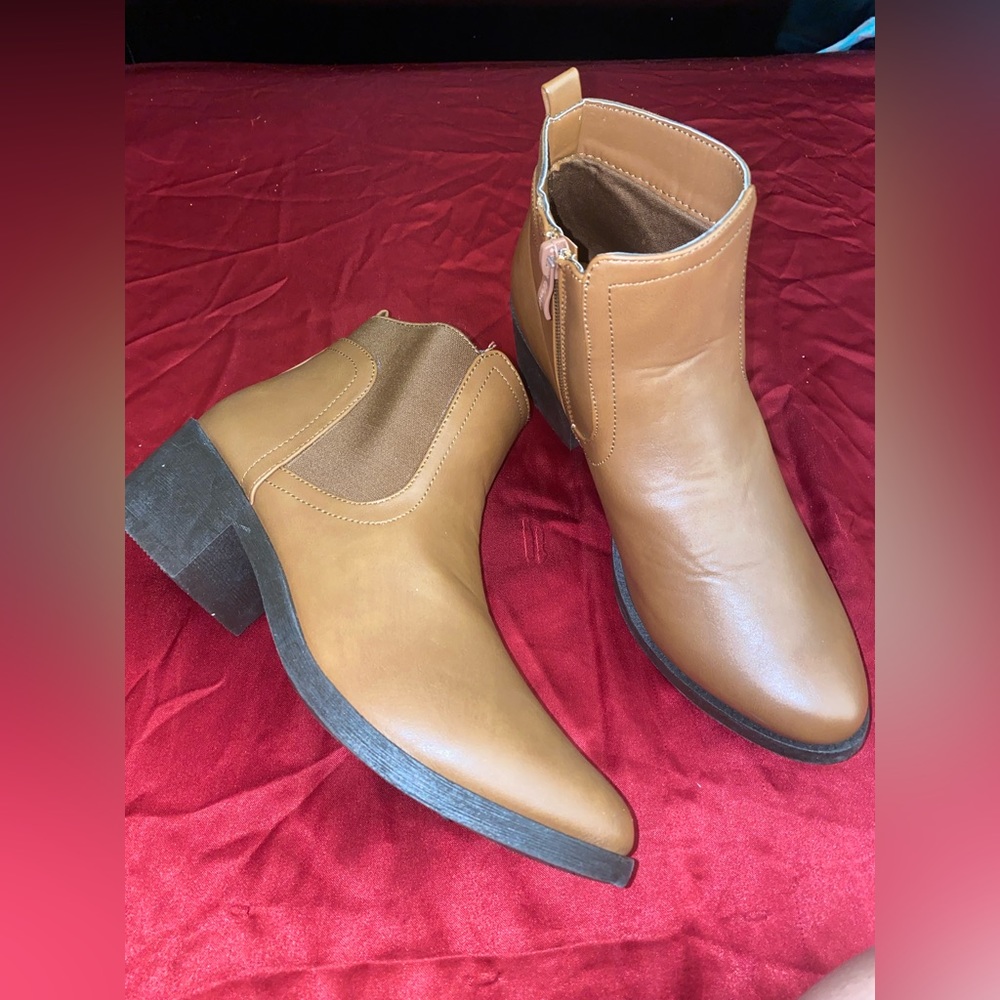 Chestnut booties